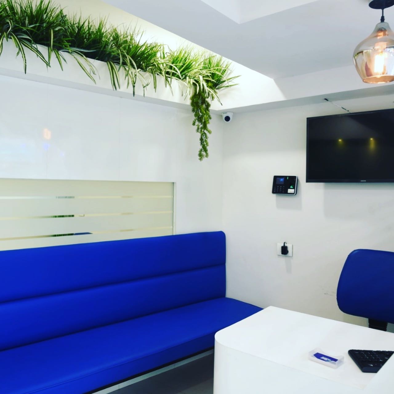 Designer Smiles reception and patient waiting lounge in Vile Parle East, Mumbai Designer Smiles reception and patient waiting lounge in Vile Parle East, Mumbai