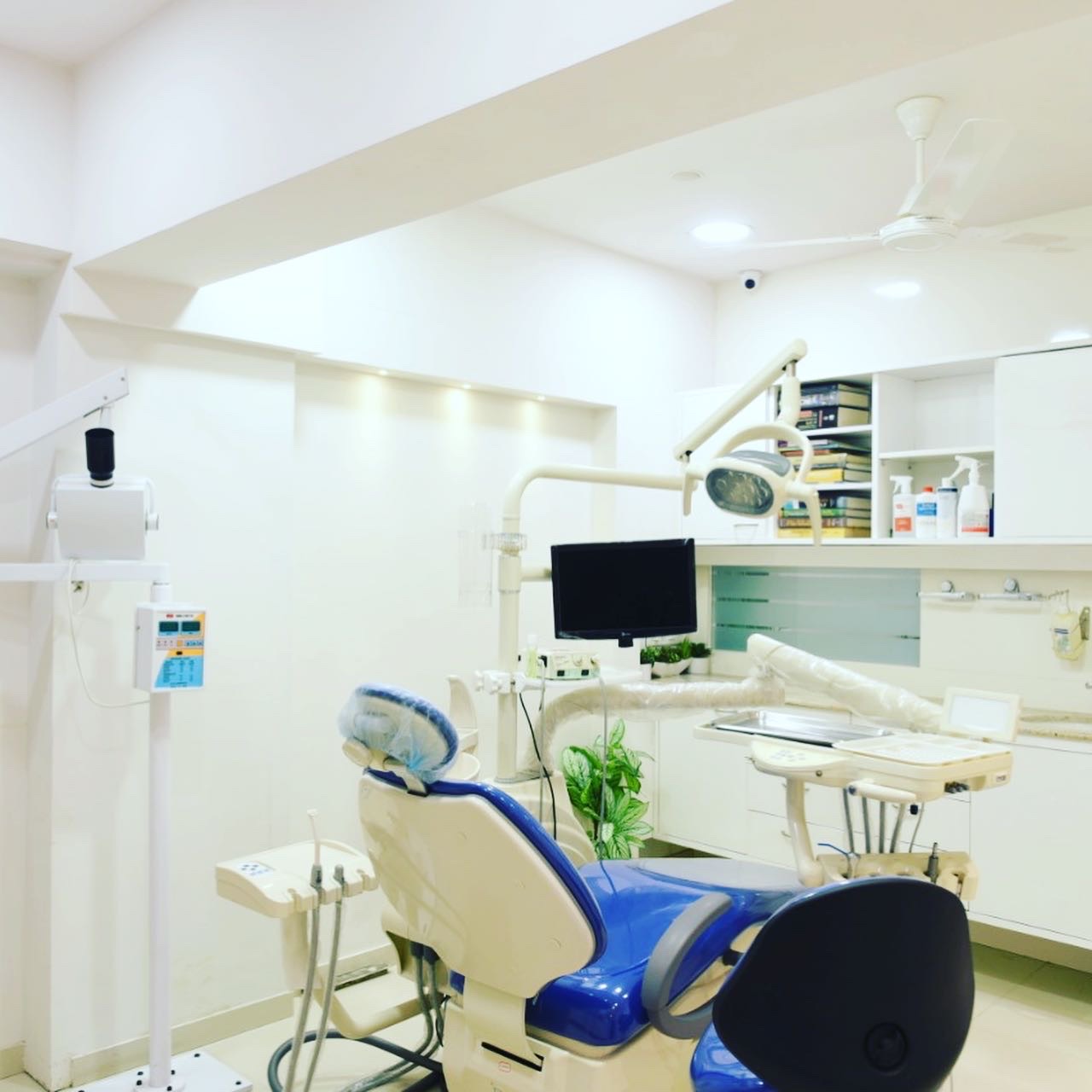 Private dental treatment room at Designer Smiles clinic in Mumbai Private dental treatment room at Designer Smiles clinic in Mumbai