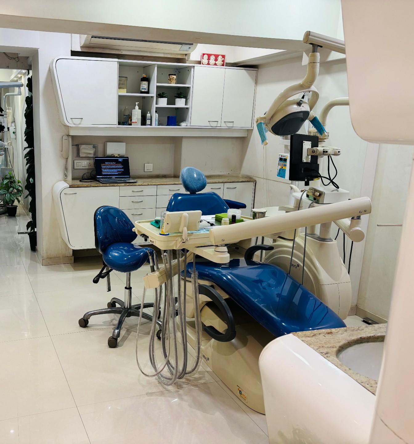 Advanced digital dental operatory at Designer Smiles in Vile Parle East, Mumbai Advanced digital dental operatory at Designer Smiles in Vile Parle East, Mumbai